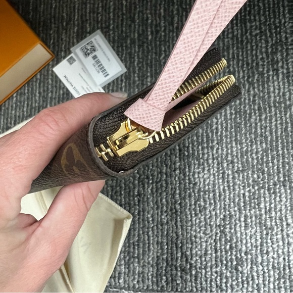 LOUIS VUITTON MONOGRAM CLEMENCE WALLET ZIP AROUND ROSE BALLERINE - Picture 2 of 16